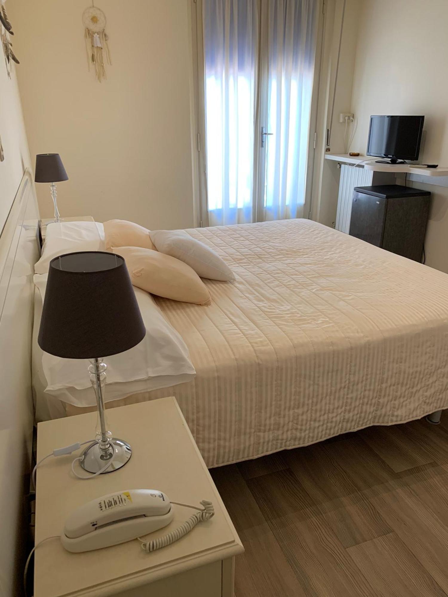 G&D Hotel Deanna Pool&Brunch Milano Marittima Værelse billede