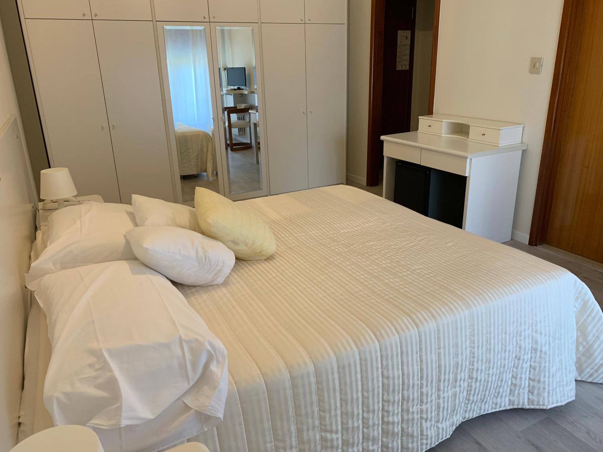G&D Hotel Deanna Pool&Brunch Milano Marittima Værelse billede