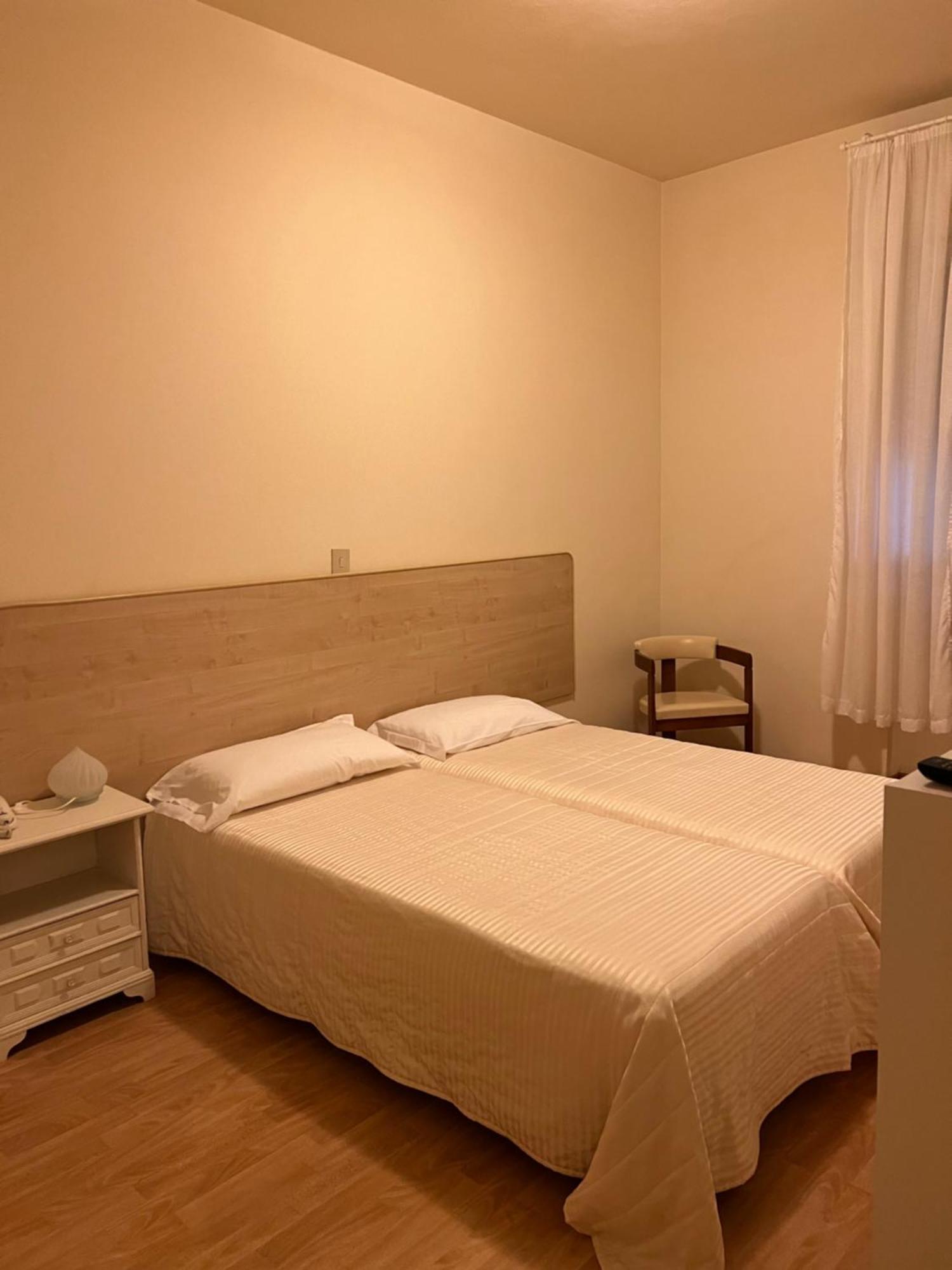 G&D Hotel Deanna Pool&Brunch Milano Marittima Værelse billede